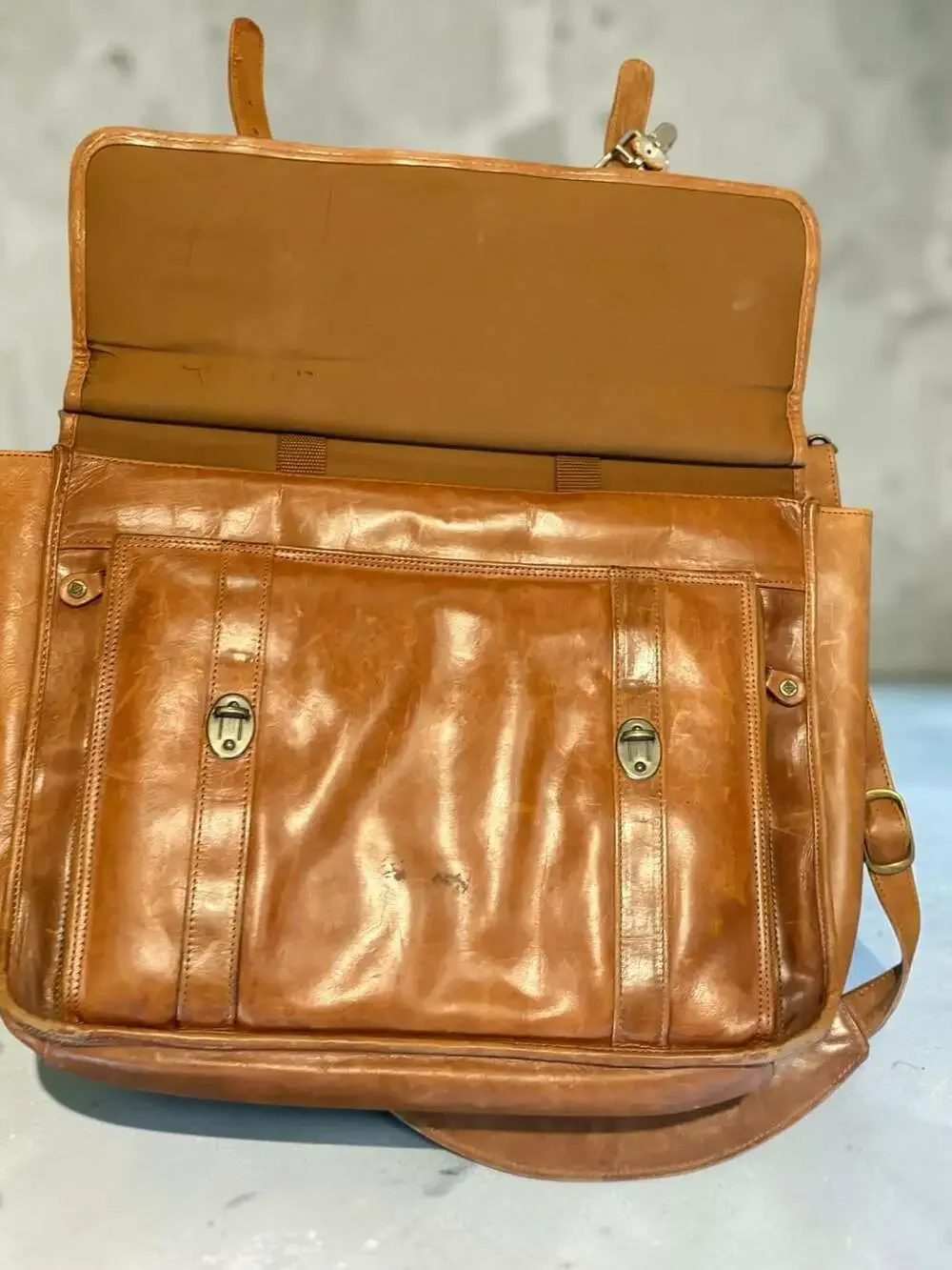Vintage Wilsons Leather Mens Cognac Briefcase Messenger Bag Missing Clip
